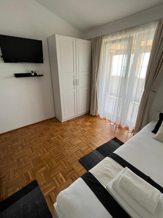 Apartments Loncar-Near Zrce Beach Novalja Kültér fotó