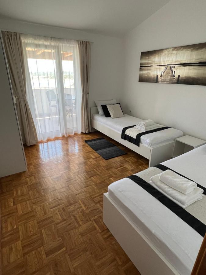 Apartments Loncar-Near Zrce Beach Novalja Kültér fotó