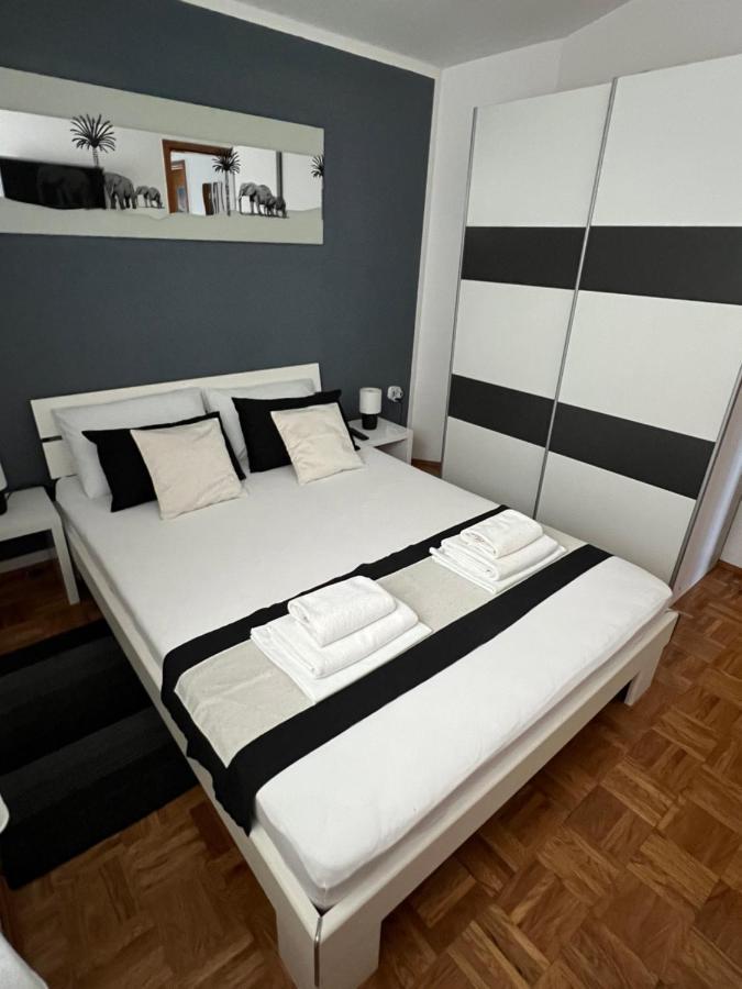 Apartments Loncar-Near Zrce Beach Novalja Kültér fotó