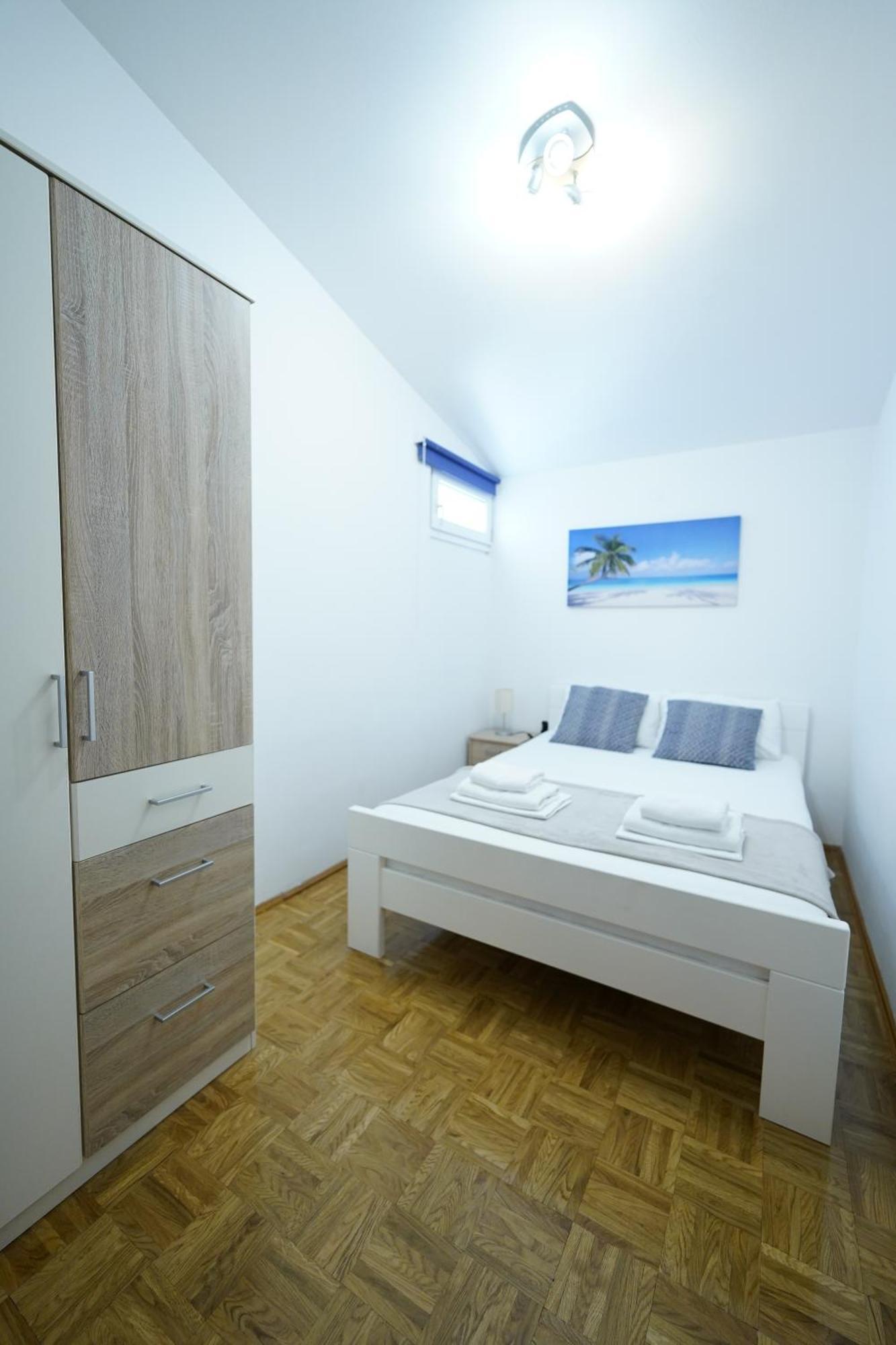 Apartments Loncar-Near Zrce Beach Novalja Kültér fotó