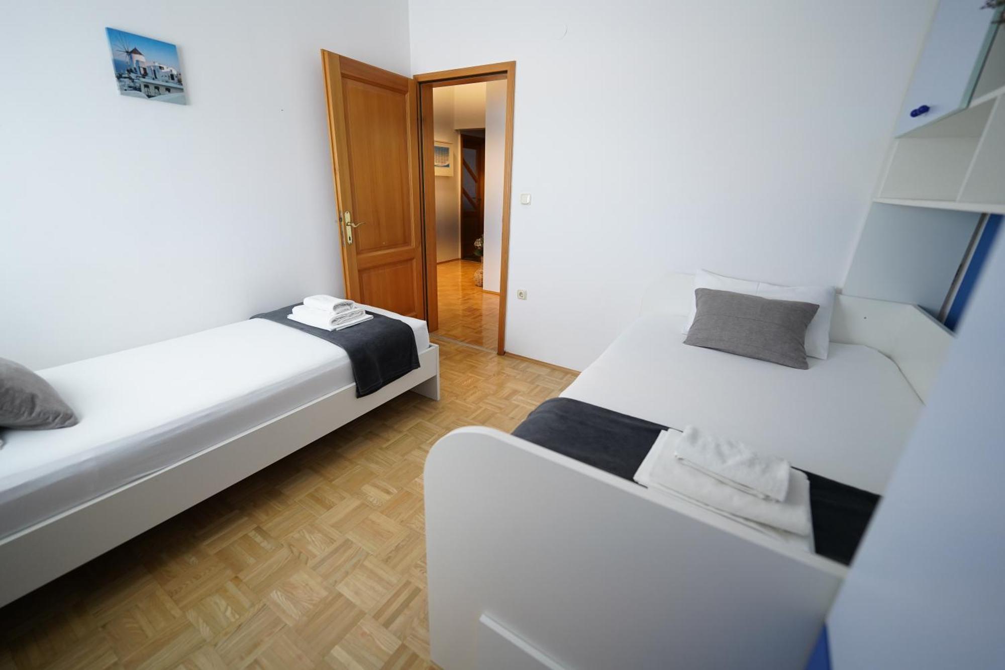 Apartments Loncar-Near Zrce Beach Novalja Kültér fotó
